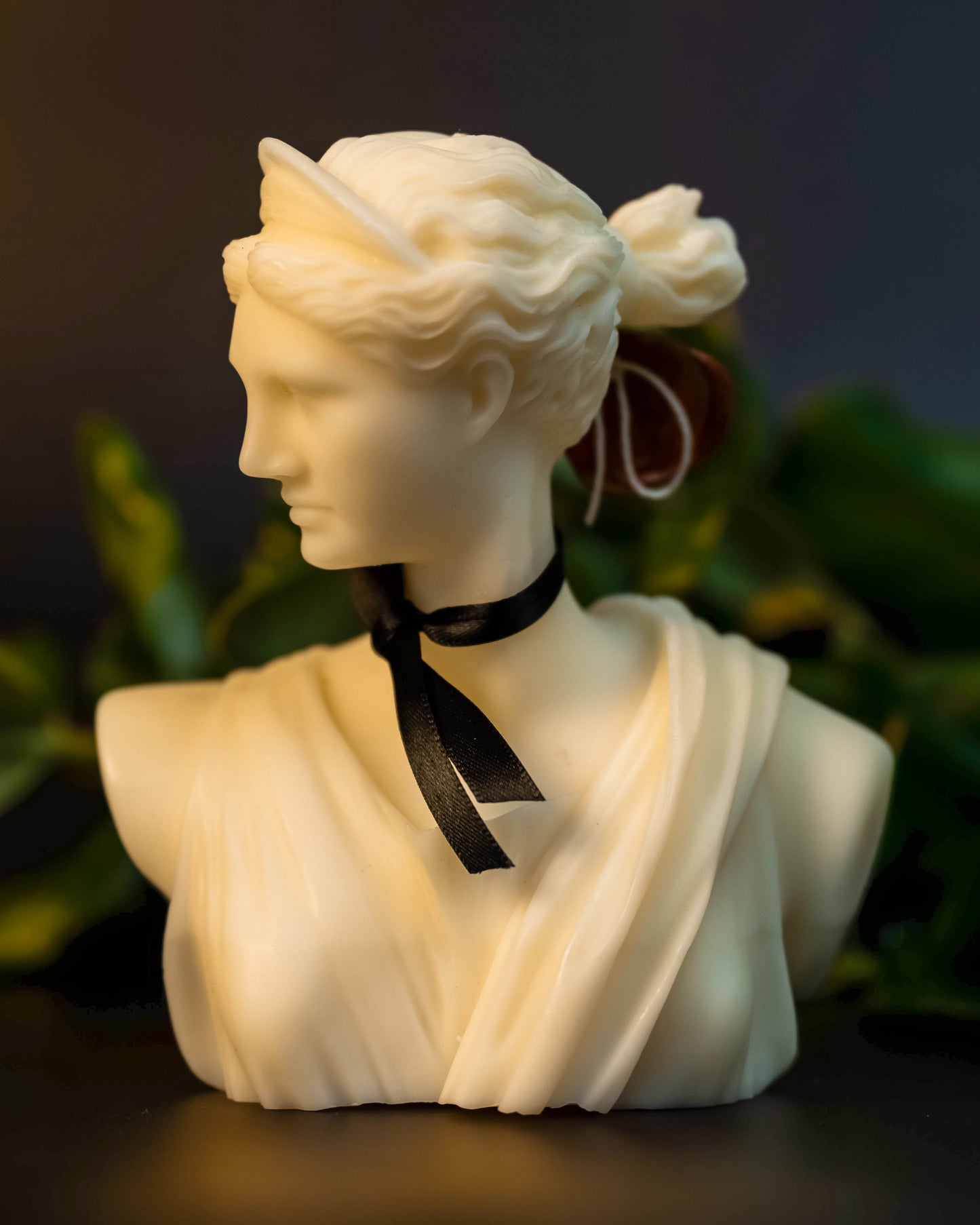 Artemis profile chest to head Sculpted candle